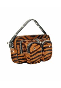 Nepalen handtas met oranje en zwarte tijgerstrepen, dubbele ritscompartimenten en een zwarte gestikte strap; compact en rechthoekig van vorm.