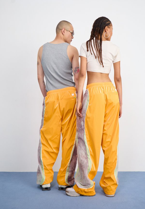 TRACK PANT UNISEX - Tracksuit bottoms2