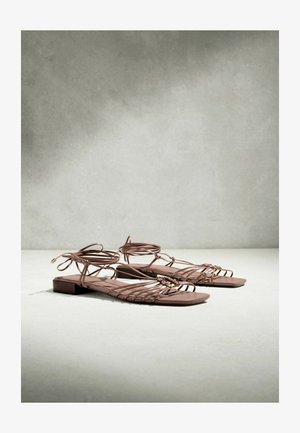 Next, REGULAR FIT - N. PREMIUM LEATHER SQUARE TOE HARDWARE ANKLE WRAP SANDALS . - Riemensandalette - taupe