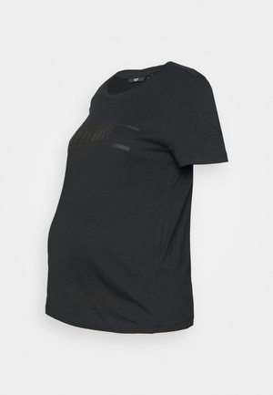 T-shirt de maternidade preto, feito de algodão macio, com um decote redondo e uma ligeira elasticidade para conforto, apresentando um design em relevo "APPLAUSE" na frente.