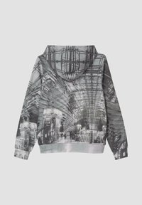 Felpa con cappuccio con stampa fotografica in bianco e nero di una stazione ferroviaria moderna, con una texture liscia e morbida e orlo arrotondato.