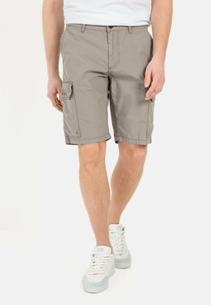 Kaki Cargo-Shorts aus leichtem Stoff mit einem Knopfverschluss, versehen mit zwei Seitentaschen und in knielanger Länge.