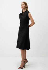 Jimmy Key SLEEVELESS V-NECK - Vestito casual - black