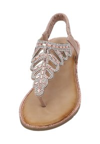 Rosa guldfärgad flip-flop sandal med en strukturerad fotbädd. Dekorativ silverbladdesign med pärlprydnader. Mjuk elastisk rem vid hälen.