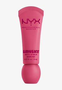 Packaging tubulaire rose avec une base arrondie, étiqueté "Baume à lèvres matte Smushy." Présente un couvercle strié et une typographie audacieuse. Taille : 8 mL.