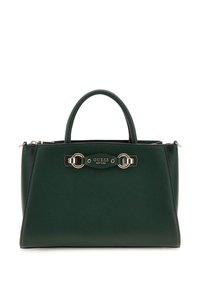 Borsa a tracolla sintetica verde con design strutturato, doppio manico e dettagli in metallo. Presenta una placca con logo sul davanti e chiusura con zip.