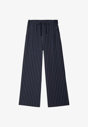 Pantalon large bleu marine avec fines rayures blanches verticales, taille élastique et fermeture à cordon.