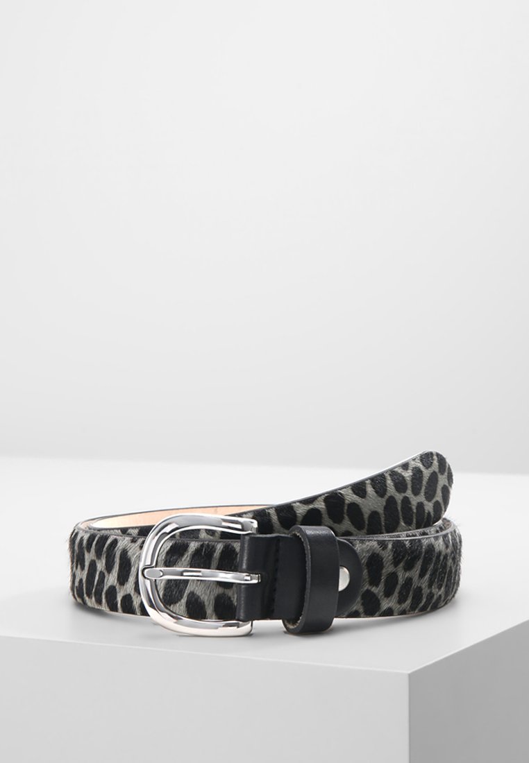 Leopard print belt made of textured leather with a silver metal buckle and black leather accents. Flat design, suitable for casual wear.