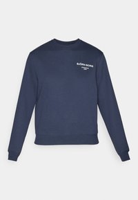 Námornícky modrý sveter s dlhými rukávmi, s rebrovanými manžetami a spodným lemom. Na hrudi sa nachádza biele logotext. Látka vyzerá hladko a pripomína bavlnu.