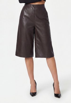 faina Shorts - brown