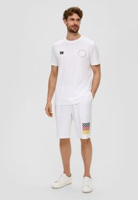 s.Oliver RELAXED BERMUDA biały