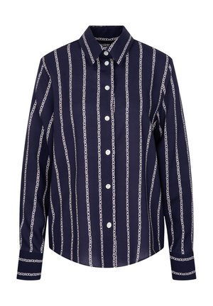 La camicia azzurra con bottoni presenta un motivo a catena bianca verticale, colletto, maniche lunghe e orlo curvo. Tessuto liscio, vestibilità classica.