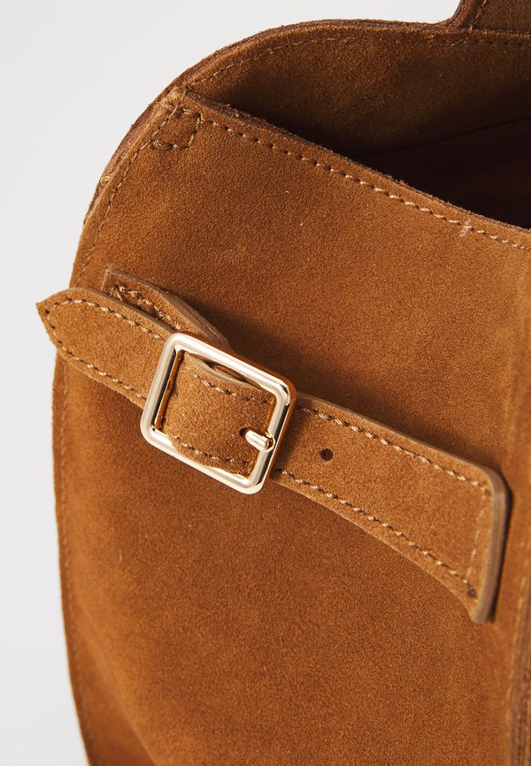 LEATHER MARGA - Handbag - cognac2