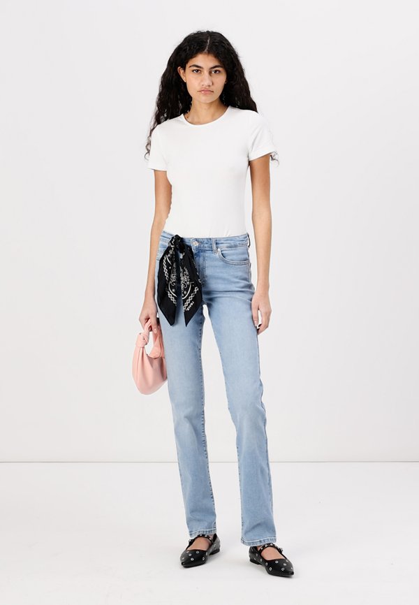 ONLSUI - Slim fit jeans3