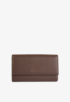 Portafoglio in pelle marrone con una superficie texturizzata, di forma rettangolare e con un marchio sottile in oro. Presenta una chiusura a soffietto e bordi lisci.