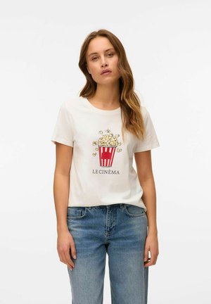 Weißes Baumwoll-T-Shirt mit einem Grafikdesign eines Popcorn-Eimers in Rot und Gelb, darunter der Text "LE CINÉMA". Kurze Ärmel, runder Ausschnitt.