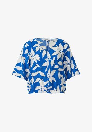 Blusa blu a maniche corte con grande stampa floreale bianca, scollo a V e orlo elastico, stesa su sfondo bianco.