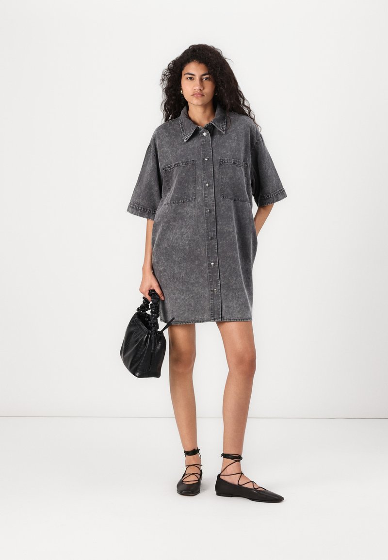 Noisy May Abito Corto Donna Con Colletto Kent - In Poliestere, Vestibilità Comoda, Stile Casual Chic, Nero