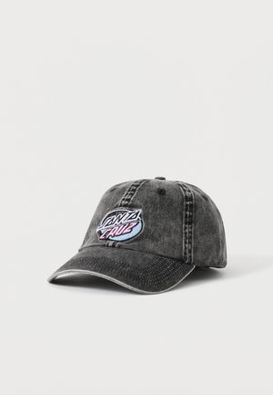 Slidt sort baseballkasket med buet skygge og broderet pastel "Santa Cruz" logo på frontpanelet.