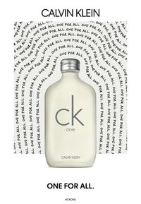 Clar glasflaska med rundad form, silverfärgad skruvlock och grå branding för "CK One". Bakgrunden har upprepat text "One for All".