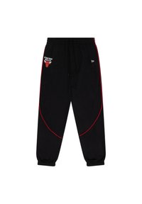 Sorte joggebukser med røde detaljer, elastisk midje og brodert Chicago Bulls-logo på øvre venstre side. Laget av mykt materiale.