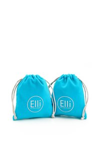 Turkise stoftrækposer med sølvsnore, med hvid "Elli" logo i en cirkel. Glat tekstur, kompakt form, to poser vist.