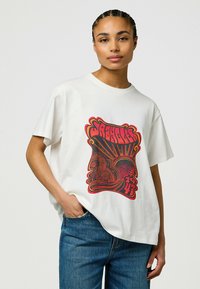 Wrangler LOOSE FIT - Camiseta estampada - used_white