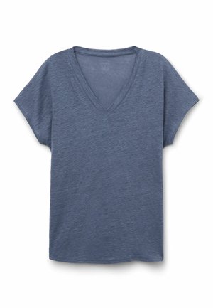 Camiseta suave azul de manga corta con cuello en V, ajuste relajado y tela ligera, colocada plana sobre un fondo blanco.