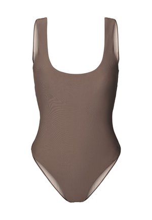 Bruine eendelige badpak met een ronde halslijn, brede bandjes en hoog uitgesneden beenopeningen; gladde textuur en minimalistisch design.