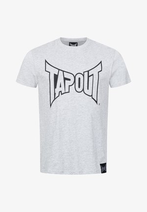 Hellgraues T-Shirt mit Rundhalsausschnitt, vorne mittig mit großem schwarzem "TAPOUT"-Logo und einem kleinen passenden Logoetikett nahe dem Saum.