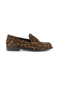 Hnědé a čern�é mokasíny s leopardím vzorem, černá podrážka, kulatá špička a nízký podpatek, zobrazené v pravém bočním profilu na bílém pozadí.