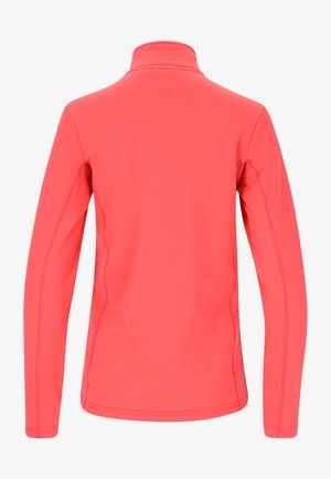 Figurbetonter Langarmjacke in leuchtendem Korallenrot, gefertigt aus strukturiertem Stoff mit hohem Kragen und sichtbaren Nähten entlang der Ärmel.