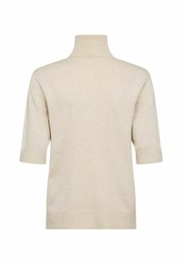 Beige könnyű garbónyakú pulóver rövid ujjakkal, bordás gallérral és szegéllyel, sima textúrával és minimalista dizájnnal.