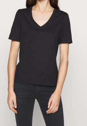 Musta, lyhythihainen V-pääntie t-paita, joka on valmistettu pehmeäntuntuisesta puuvillasta; siinä on istuva leikkaus ja siistit, yksinkertaiset linjat.