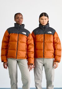 The North Face 1996 RETRO NUPTSE JACKET - Tolldzseki - earthen copper/black