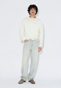 Niewybrane, stream light sand