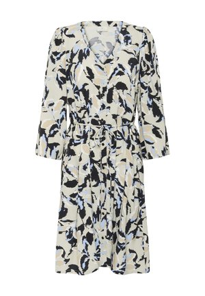 Sukienka w kwiatowy wzór w jasnym beżu, z czarnymi i niebieskimi akcentami. Posiada dekolt w serek, rękawy o długości trzy czwarte, pasek w talii oraz luźny krój.