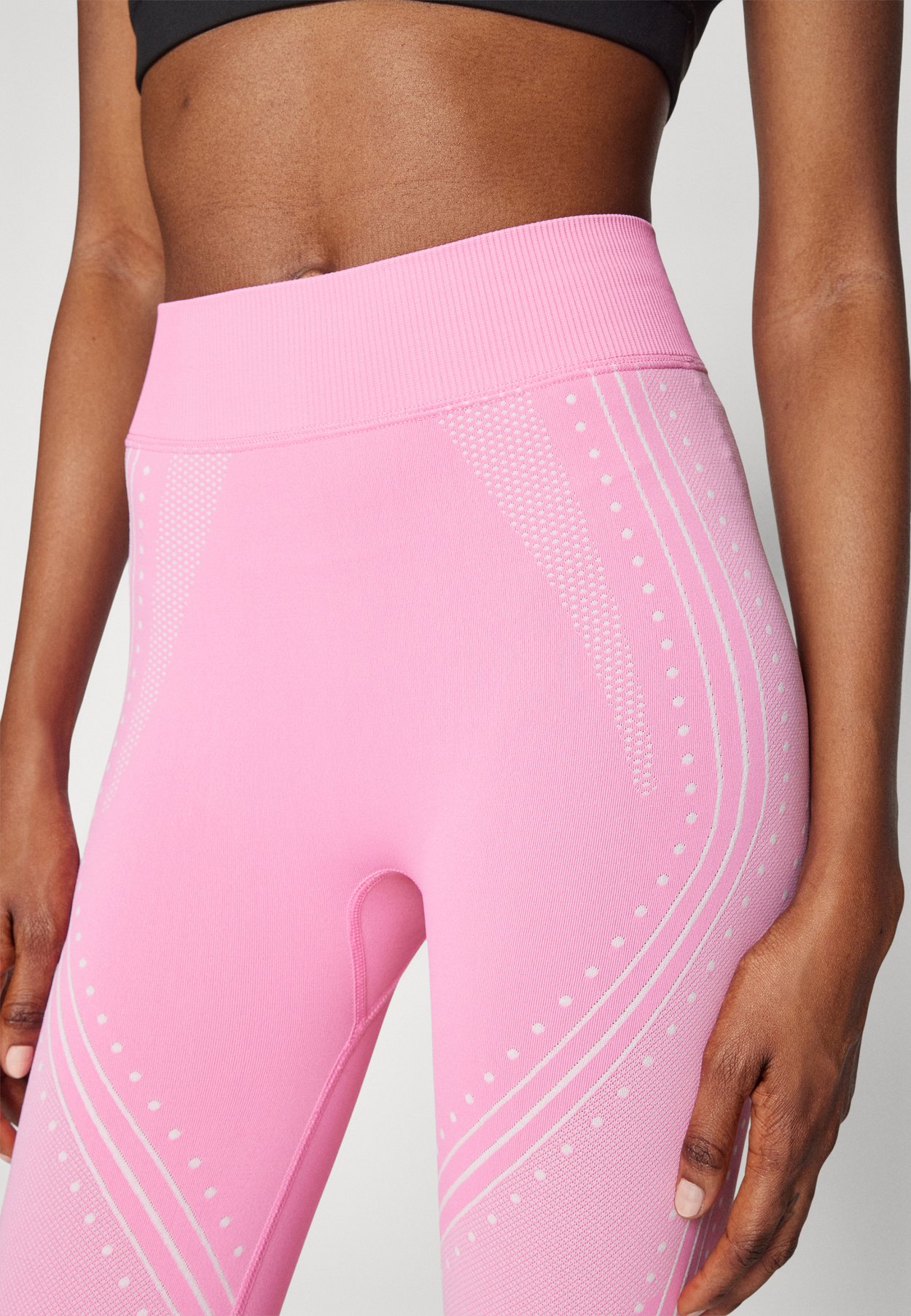 FULL LENGTH HIGH RISE SEAMLESS LEGGINGS WITH CONTRAST PATTERN
