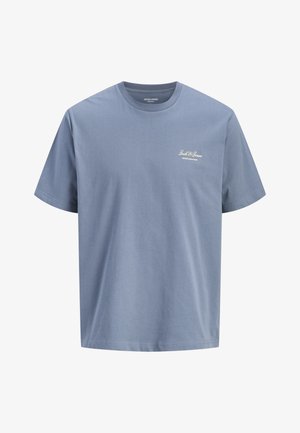 T-shirt bleu clair uni à manches courtes avec un petit logo blanc "Jack & Jones" sur le côté gauche de la poitrine.
