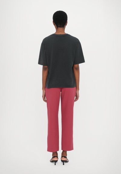 CLOSED RELAXED - T-shirt - bas - black