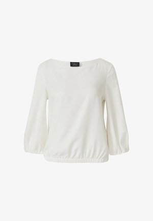 Biała, długa bluzka z długim rękawem o dekolcie w łódkę, z elastycznym dołem i lekko bufkowatymi rękawami, prezentowana na jednolitym tle.