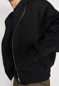 YOURTURN Sudadera con cremallera - black