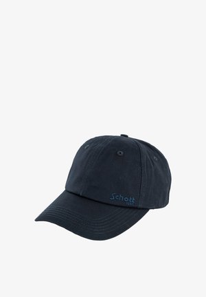 Gorra de béisbol negra de seis paneles con agujeros de ventilación cosidos y "Schott N.Y.C." bordado en azul en el lado delantero izquierdo.