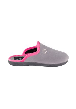 Zapatilla de tela gris con ribete rosa, que presenta una textura suave y una forma redondeada. Incluye una plantilla negra y una suela plana de goma.