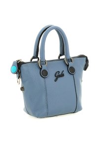 Piccola borsa a tracolla in pelle blu con trama, doppi manici, chiusura con cerniera, logo nero e dettagli in metallo argento.