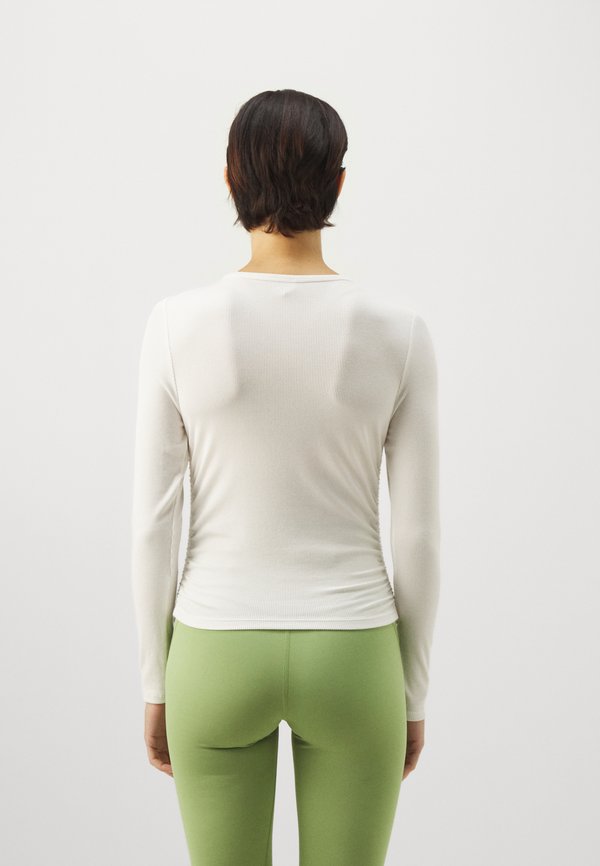 LONG SLEEVE CREW WITH SIDE RUCHING - Long sleeved top - ivory2