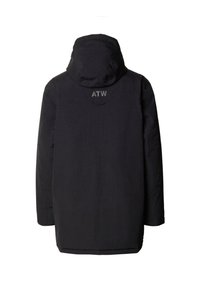 Čierna vodeodolná bunda s kapucňou, s matným povrchom, dlhými rukávmi a logom na chrbte s nápisom "ATW." Minimalistický dizajn, bez viditeľných zapínaní.