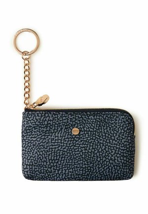 Petite pochette rectangulaire noire et grise à motifs avec fermeture éclair dorée et chaîne porte-clés dorée attachée.