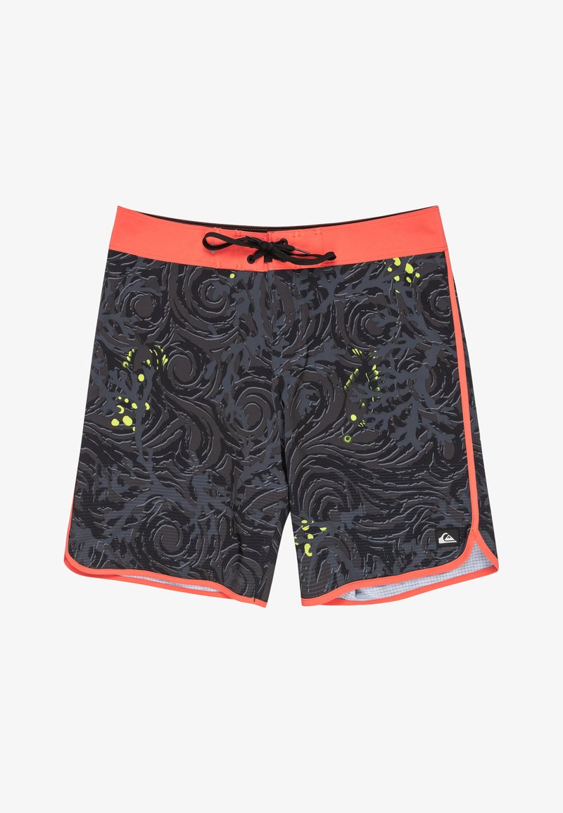 Šortky na plávanie čiernej farby so vírivým sivým vzorom, doplnené živými žltými detailmi a koralovým pásom; obsahujú aj šnúrku.