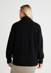 Vero Moda Curve VMCPALMA HIGHNECK ZIP CARDIGAN - Cardigan - black